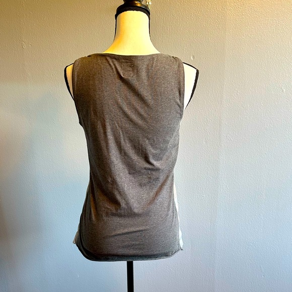 TINY GRAY TOP. SIZE SMALL. - Picture 2 of 9